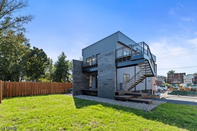 Building Photo - 246 Cortlandt St