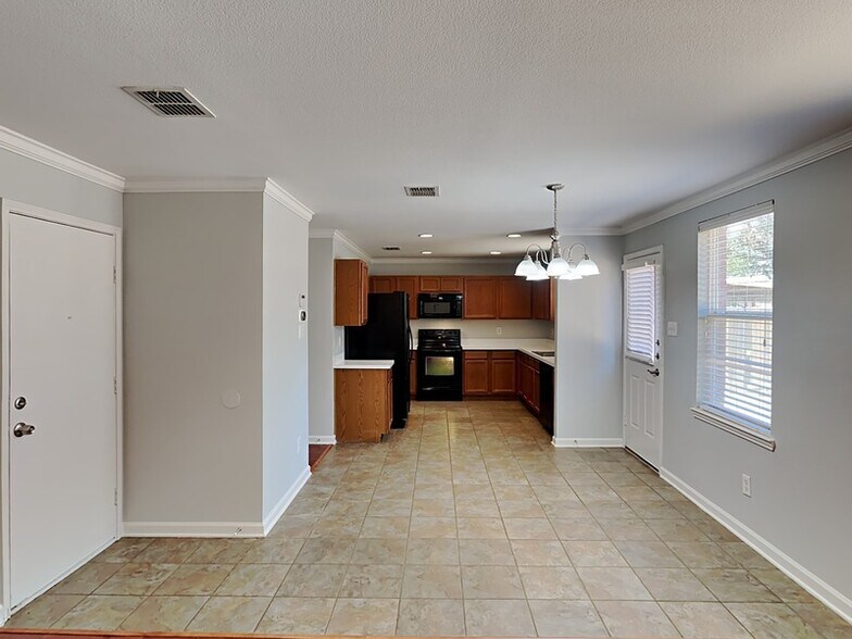 Building Photo - 3421 Highpoint Dr