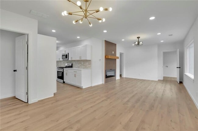 Building Photo - 808 S Park Dr