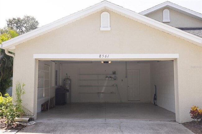 Building Photo - 8561 Acorn Ridge Ct