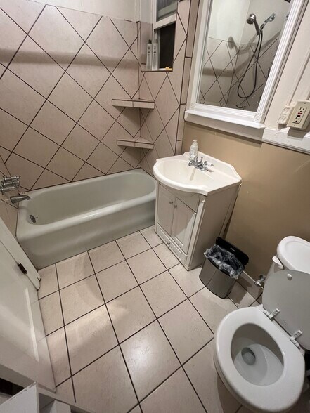 Building Photo - 507 NW 22nd Ave