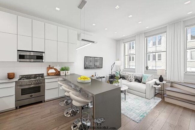 Building Photo - 136 Beekman St