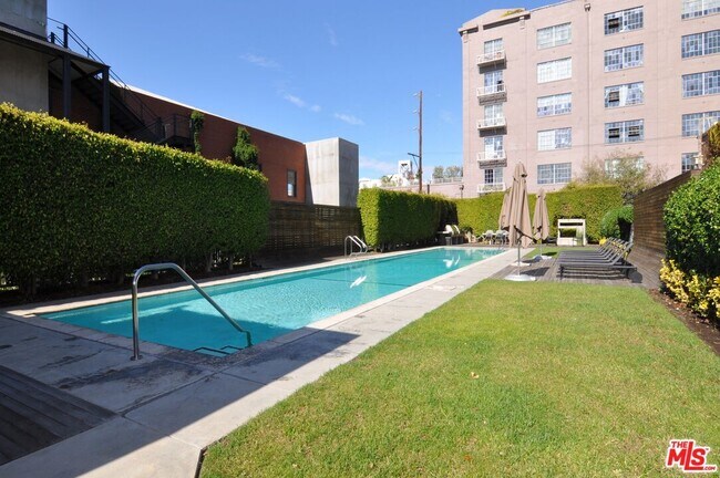 Building Photo - 1850 Industrial St