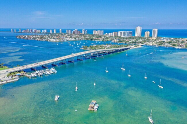 Building Photo - 1007 Green Pine Blvd