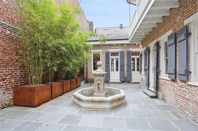 Building Photo - 810 Bourbon St