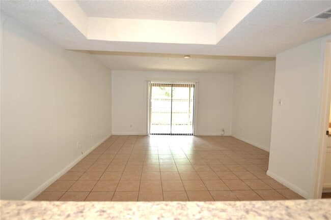 Building Photo - 1202 Southport Dr