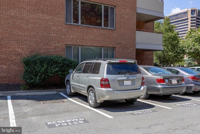 Building Photo - 1021 Arlington Blvd