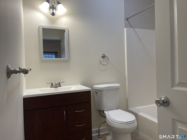 Building Photo - 80 Grassy Plain St