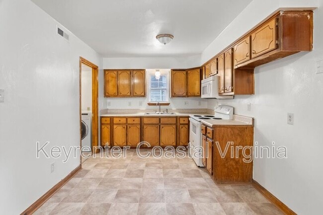 Building Photo - 1010 Quash St