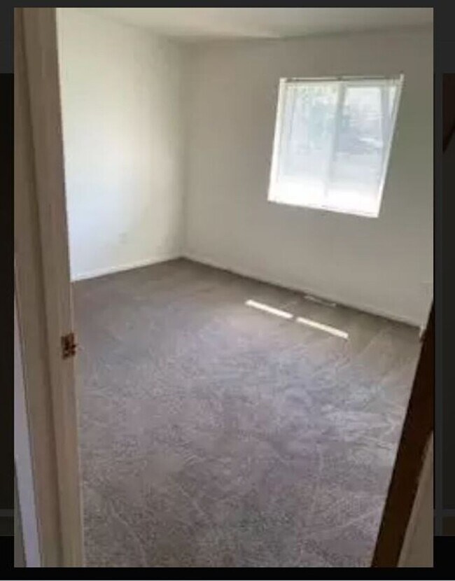 Building Photo - Shattuck Road Duplex