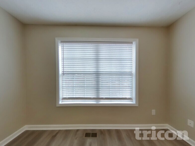 Building Photo - 581 Meadow Spring Dr