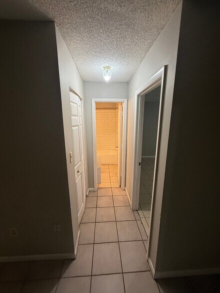 Building Photo - 3881 Janeen Cir