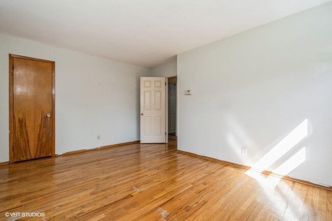 Building Photo - 126 Linden Ln