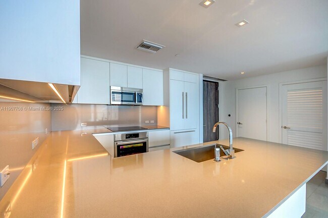 Building Photo - 88 SW 7th St