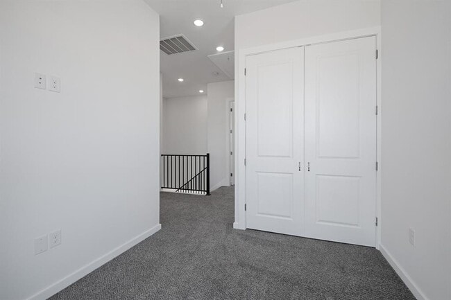 Building Photo - 267 Lourdes Ct