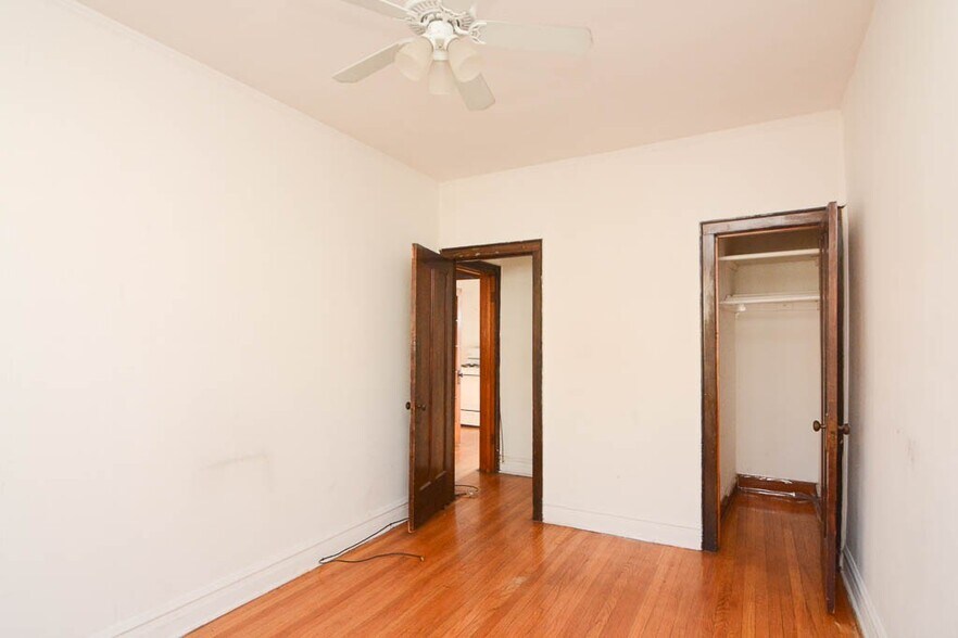 Building Photo - 4826 W Addison St