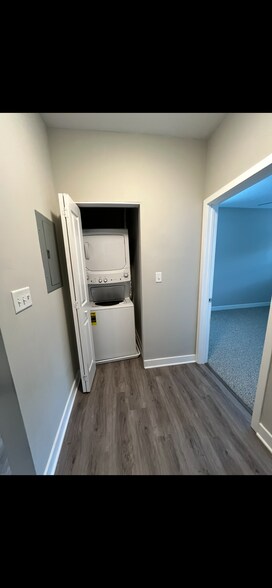 Laundry - 1309 N Scott St