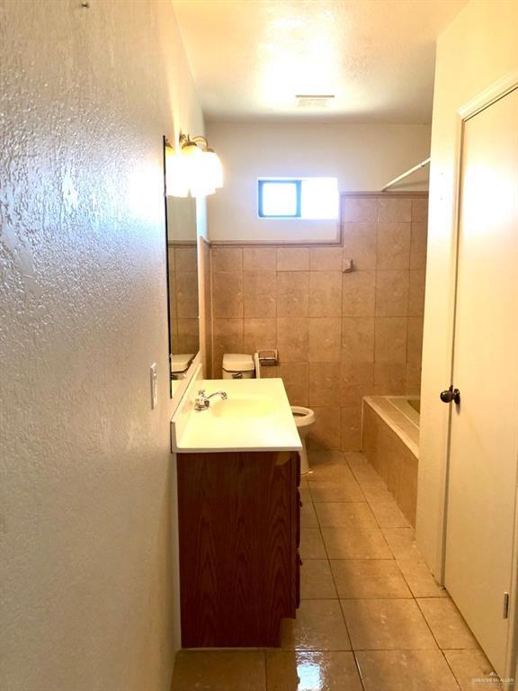 Building Photo - 17 El Campo Dr