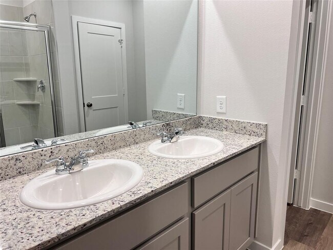 Building Photo - 7870 Alset Dr
