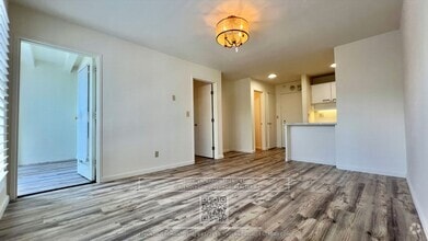 Building Photo - Beautifully Updated Junior 1bd/1ba at reso...