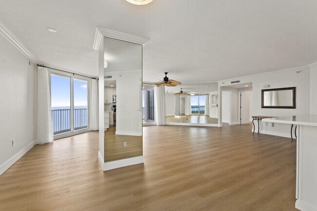Building Photo - 5051 N Hwy A1A