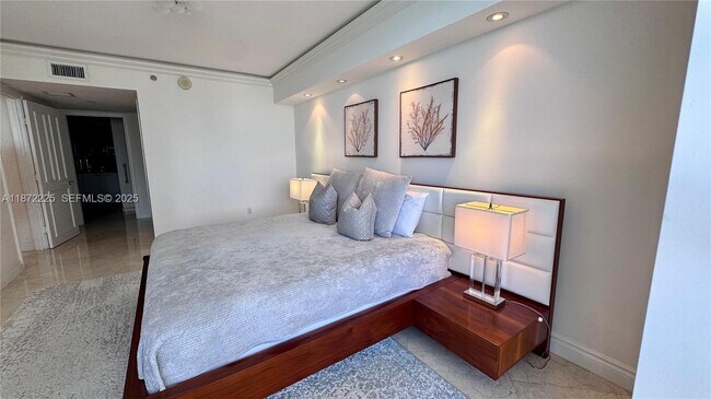 Building Photo - 1830 S Ocean Dr