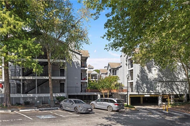 Building Photo - 640 Granville Ct