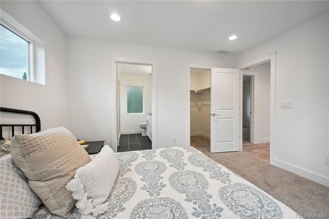 Building Photo - Like New Berkeley Home Available | Blocks from Regis University | TWO WEEKS FREE & $1000 Deposit ...