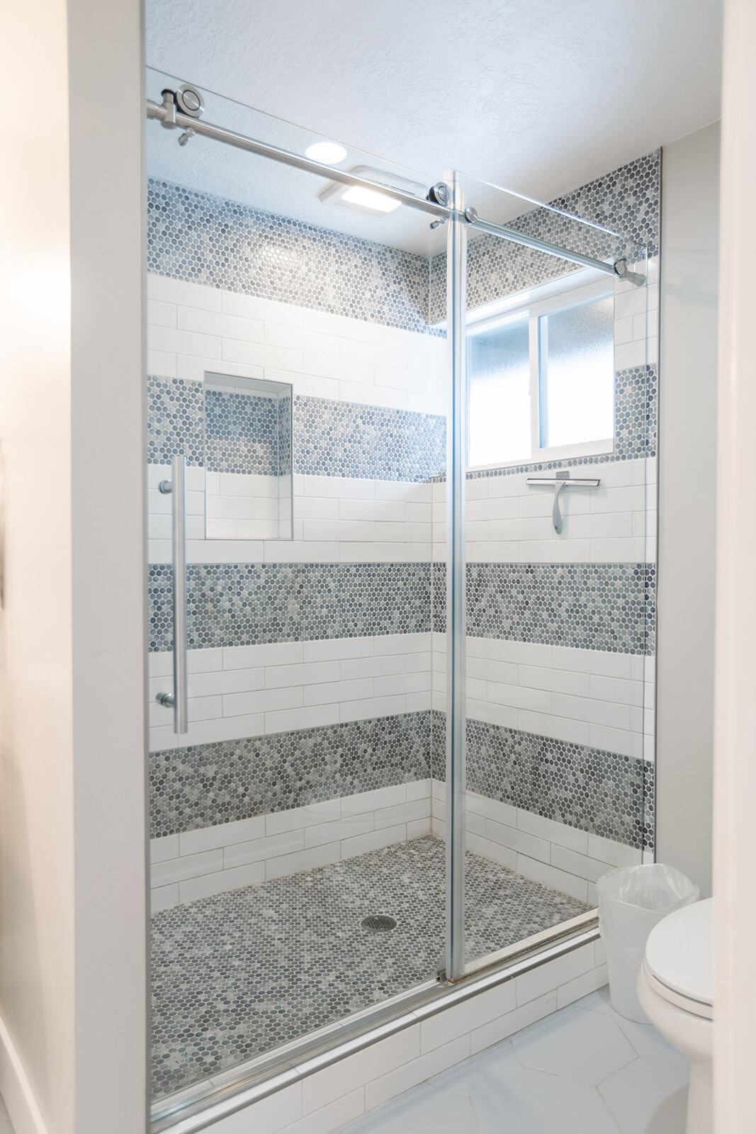 Building Photo - 894 E 840 N