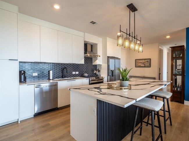 Building Photo - 1701 Simond Ave Ave