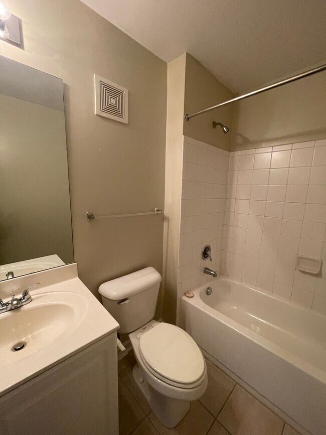 Building Photo - 14-1413 Ordonez