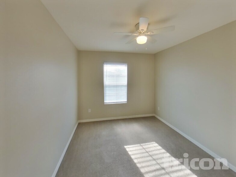 Building Photo - 4127 Willow Hammock Dr