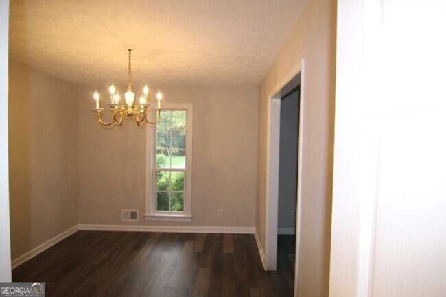 Building Photo - 3765 Manor House Dr