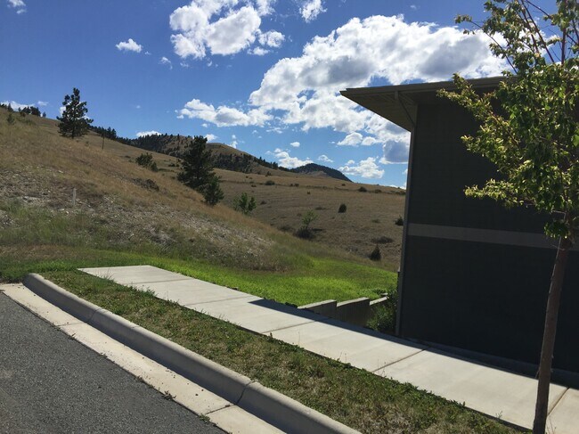 Building Photo - 2886 Overlook Blvd