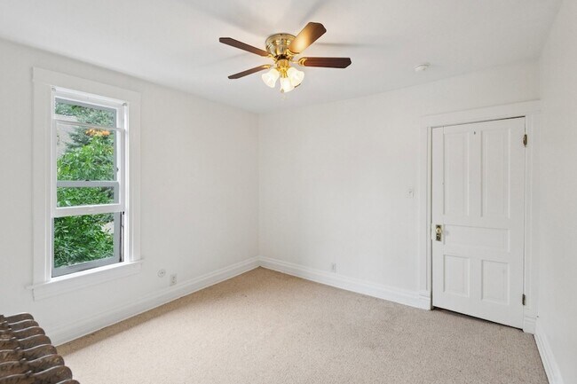 Building Photo - 807 Greenleaf St
