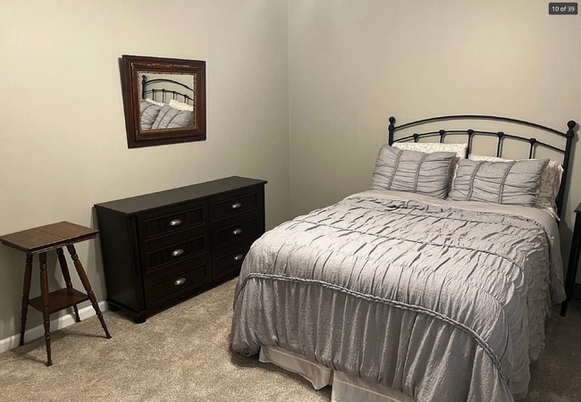 Building Photo - "Charming 2-Bedroom Retreat in Franklin with 1.5 Baths and Cozy 1244 Sq Ft Layout!"