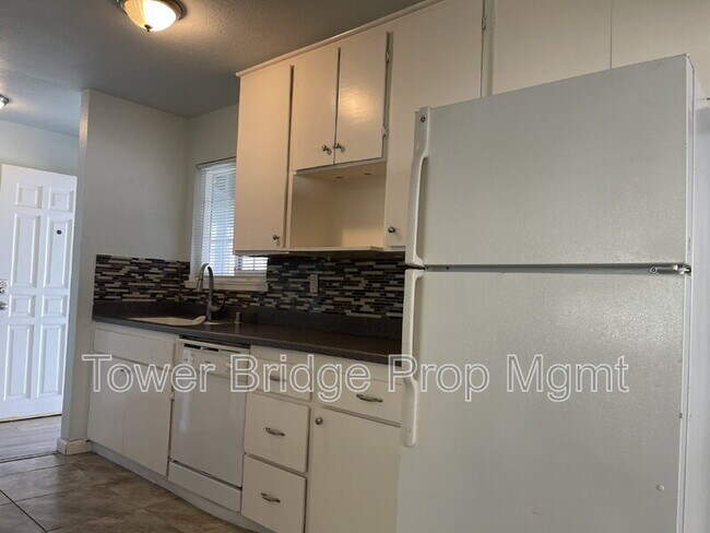 Building Photo - 8724 Halverson Dr