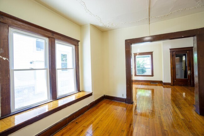 Building Photo - 963 Lancaster Ave
