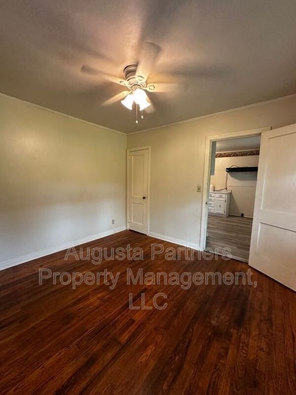 Building Photo - 3224 York Dr