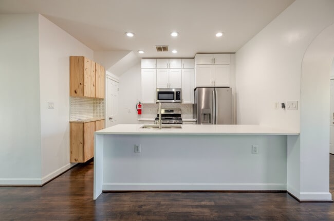 Building Photo - 2726 10th St NE