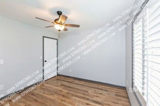 Building Photo - UPDATED!! 3 Bedroom, 1 Bath Townhome in Gr...