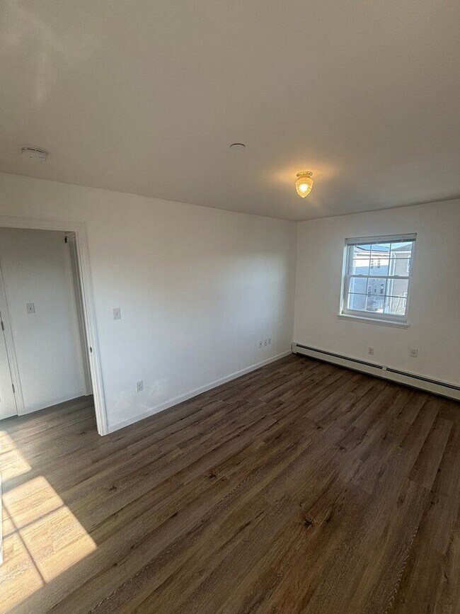 Building Photo - 62-61 De Costa Ave