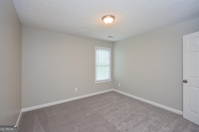 Building Photo - 5506 Walnut Ln
