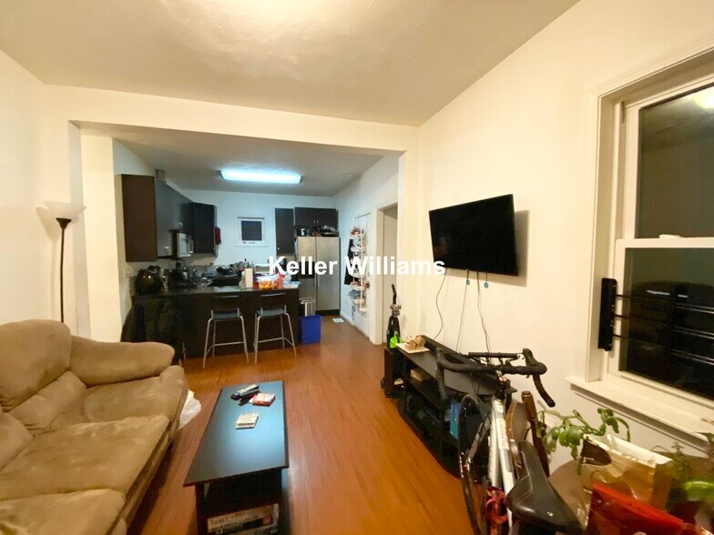 Building Photo - 93A Hillside St