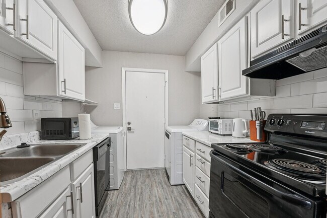 Building Photo - 2549 Thomason Cir