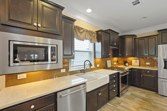 Building Photo - 10 Chicory Ct