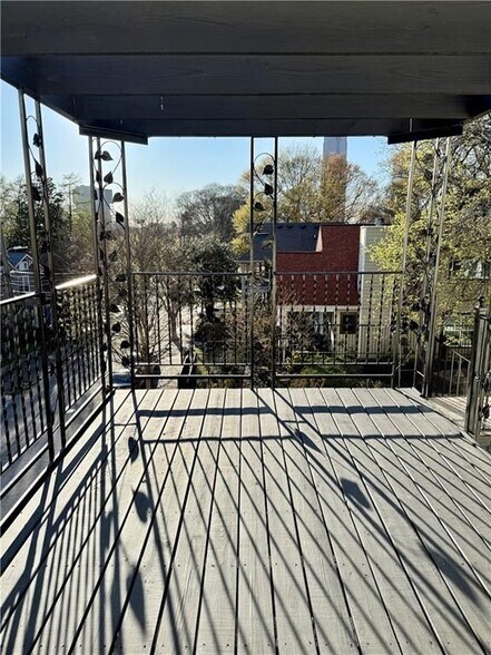 Building Photo - 494 Parkway Dr NE