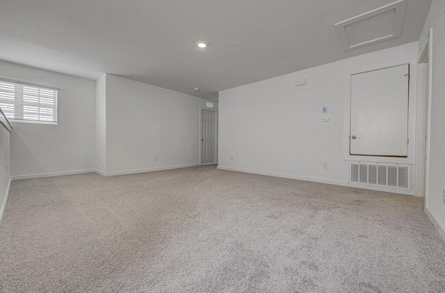 Building Photo - 424 Bristlecone Bend