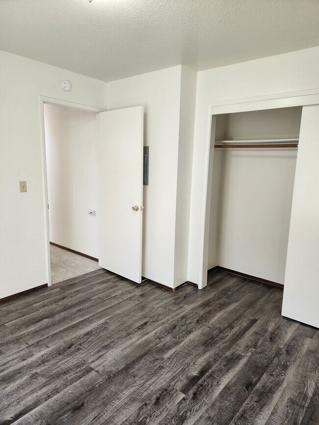 Building Photo - 1313 Claus Rd