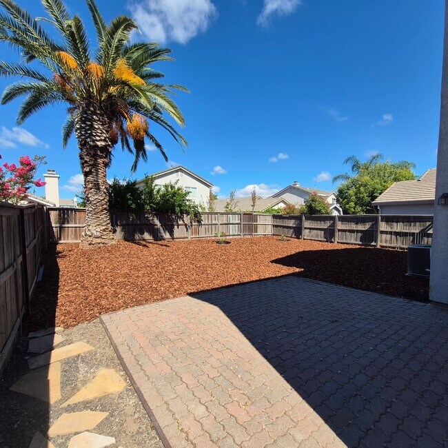 Building Photo - Spacious 4 bedroom Natomas home with Loft